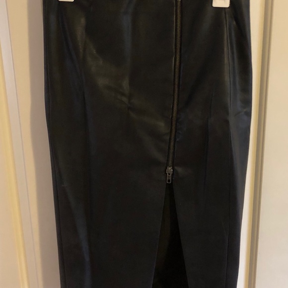 Slit Front Faux Leather Pencil Skirt
TILDON - Picture 3 of 3